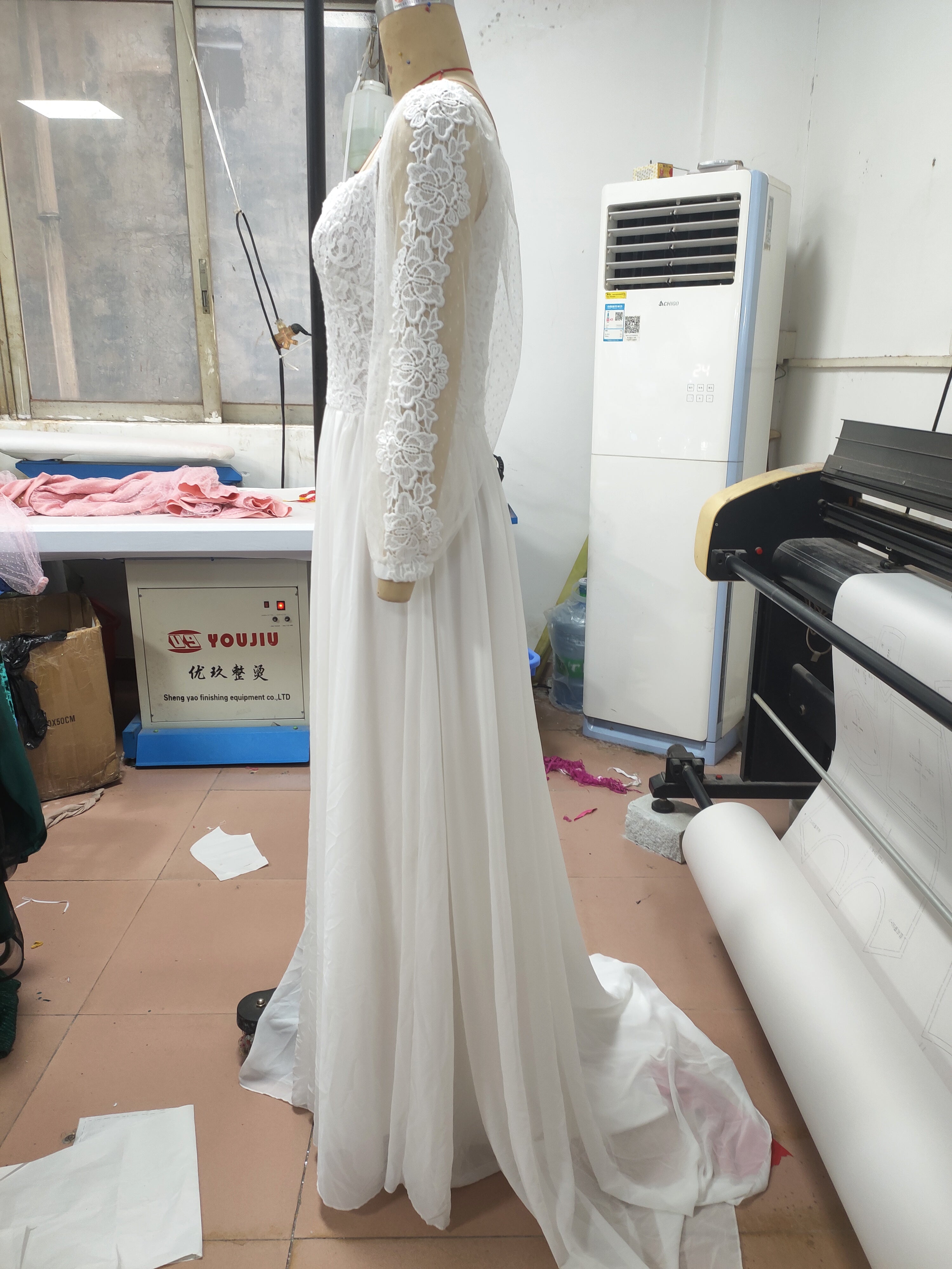 Solid Color Elegant V-Neck Slim Long-Sleeved Wedding Dress Tail Formal Party Gown 10