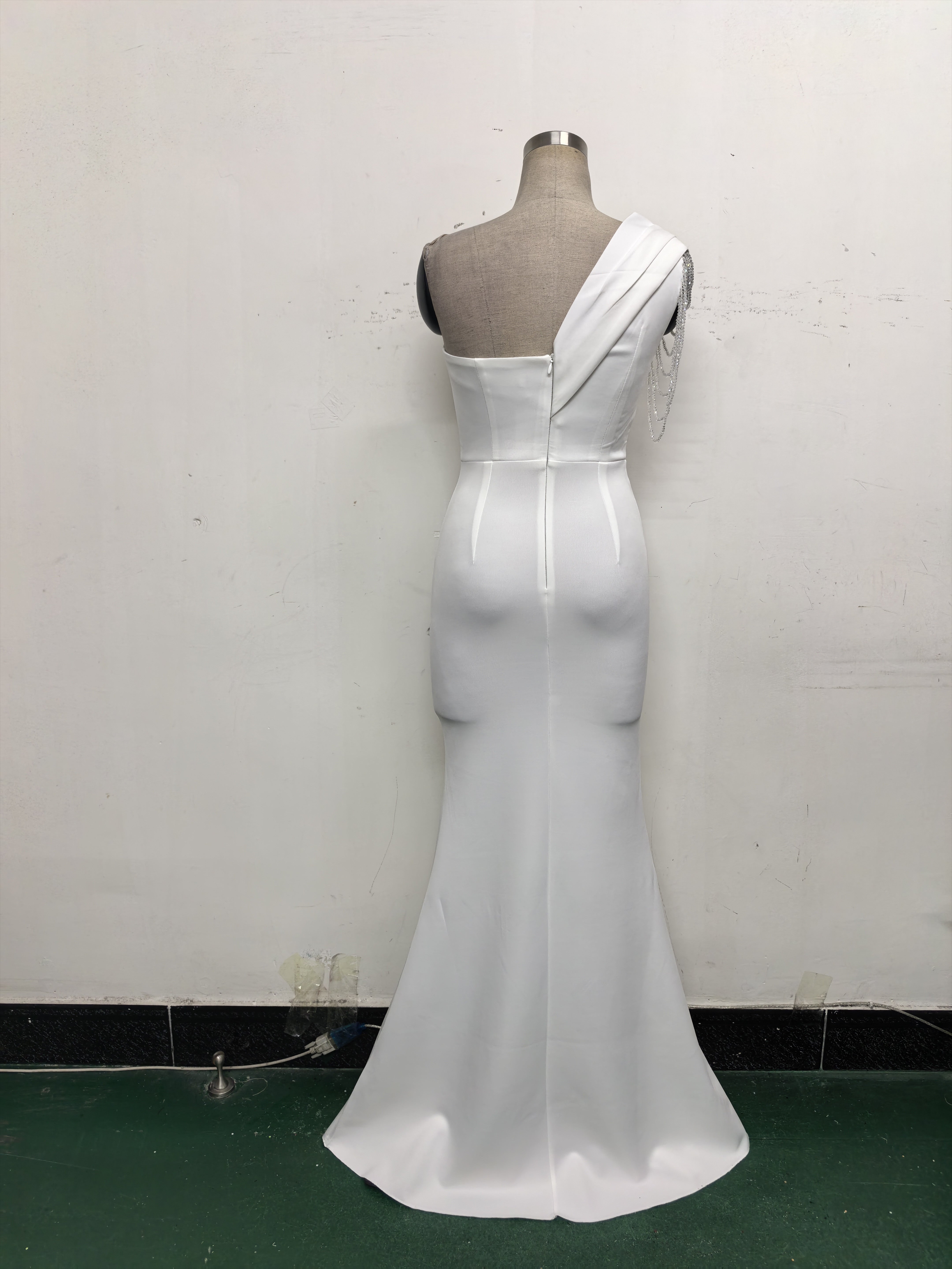 Women sexy and elegant evening beaded one-shoulder slit evening dress 48