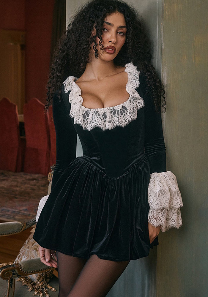 Spring Sexy Square Neck Fashion Lace Bell Bottom Sleeve Dress