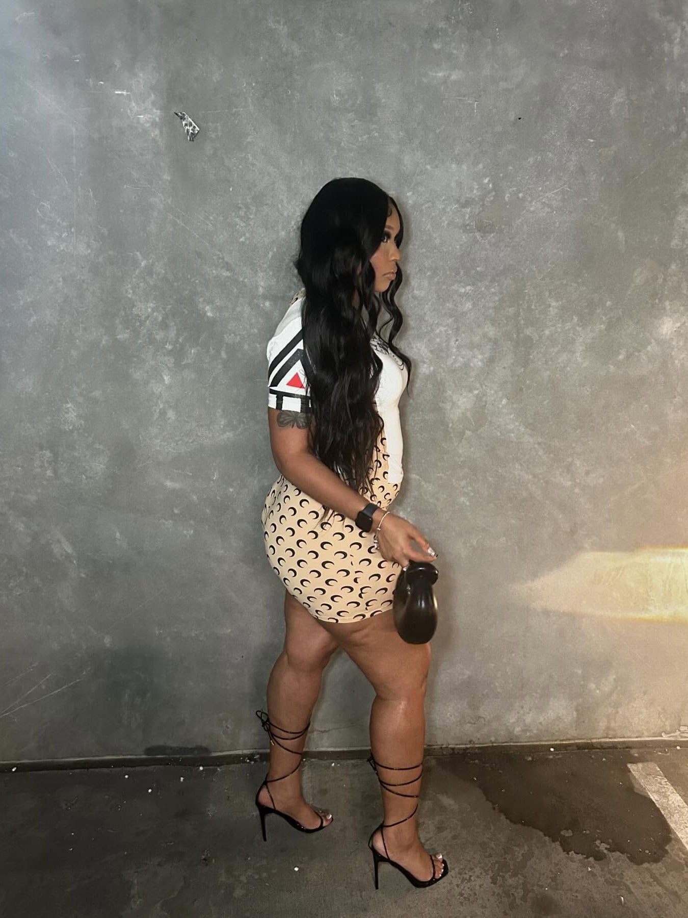 Women color matching short-sleeved top and printed shorts two-piece set 3