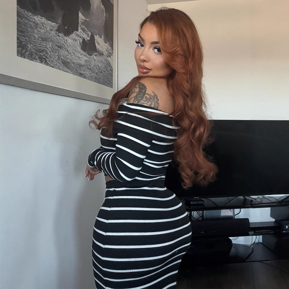 Women Fall/Winter Striped Off-Shoulder Crop Top and Skirt Two-Piece Set 3