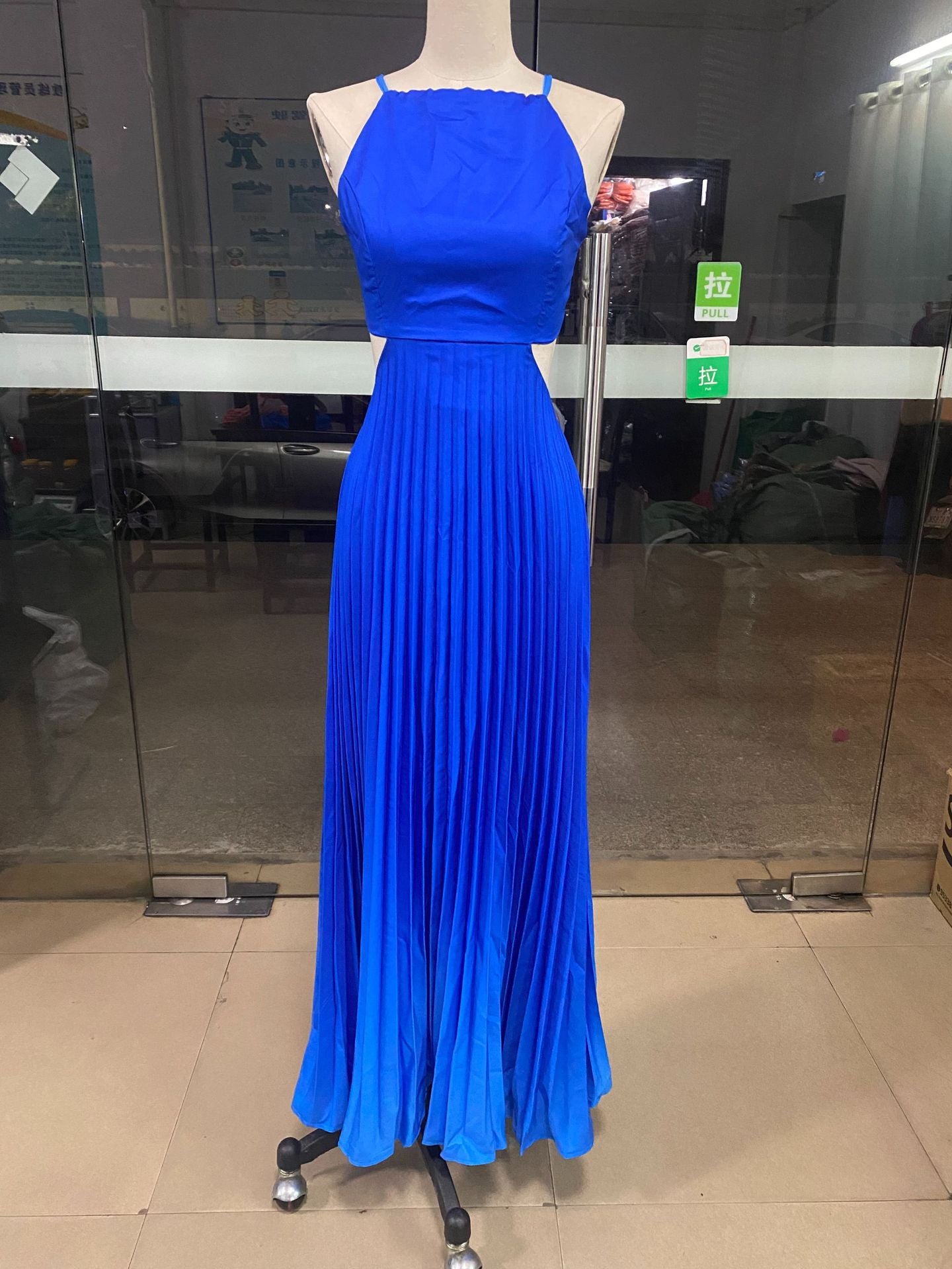 Women's Fashion Chic Elegant Halter Neck Pleated Gradient Maxi Dress 11