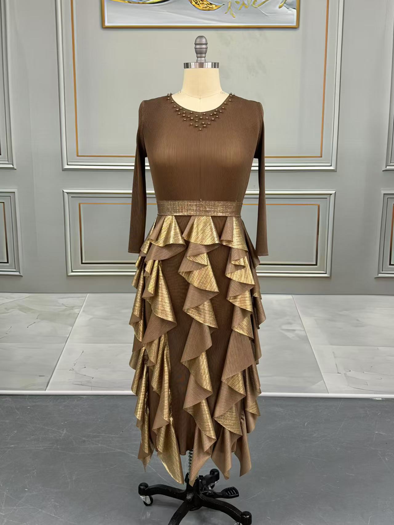 Plus Size African Women pleated dress Round Neck Shiny Stretch dress