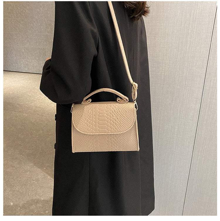 Underarm bag Korean spring popular felt bag crocodile pattern indentation Messenger bag Small square bag Shoulder bag 18