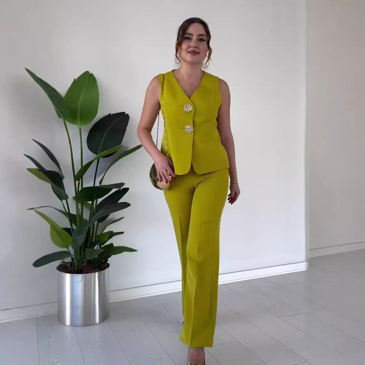 Women Solid V-Neck Sleeveless Vest and wide-leg pants two-piece set 8