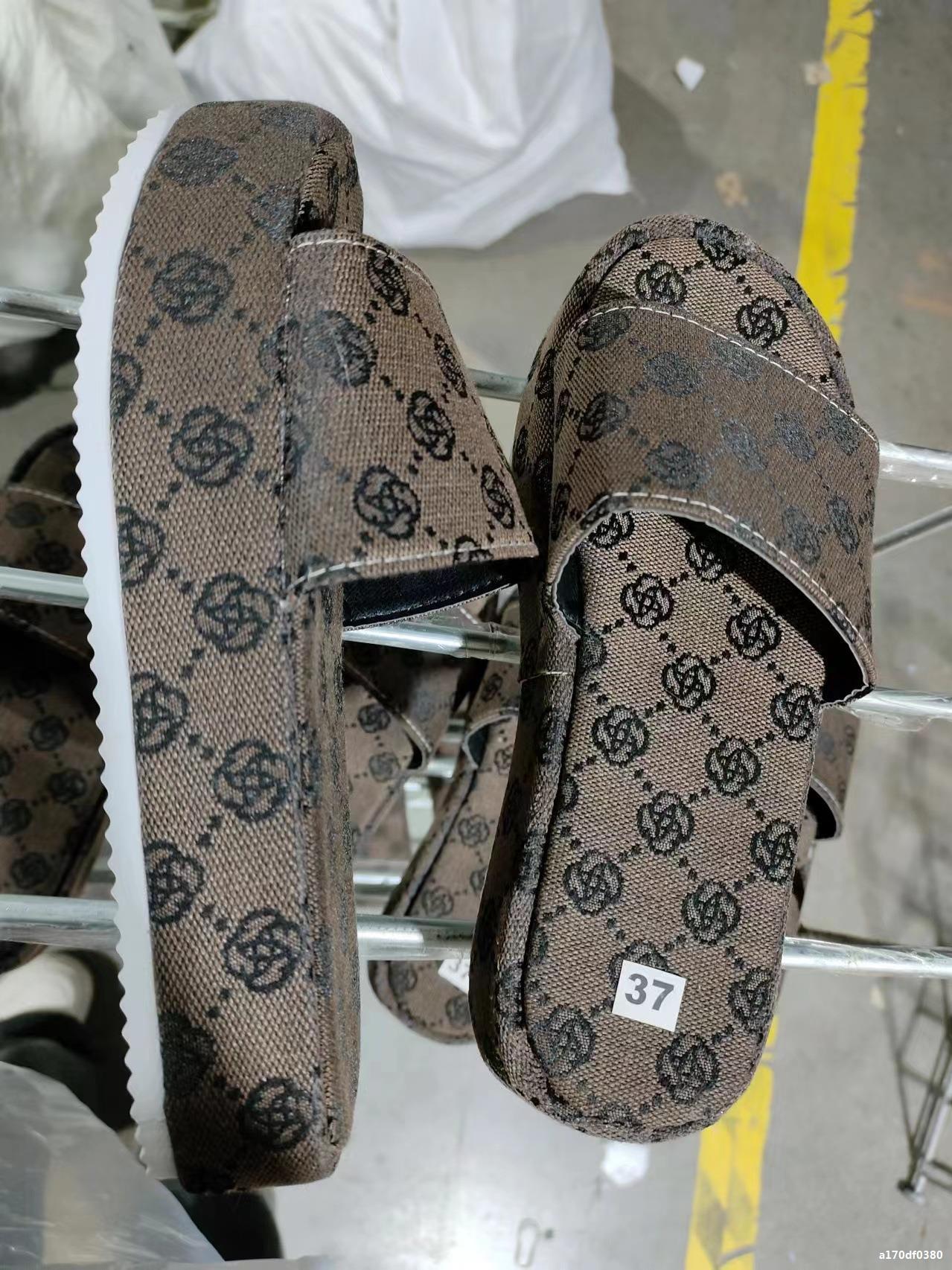 Women Plum Blossom Embroidery Platform Casual Slippers 16