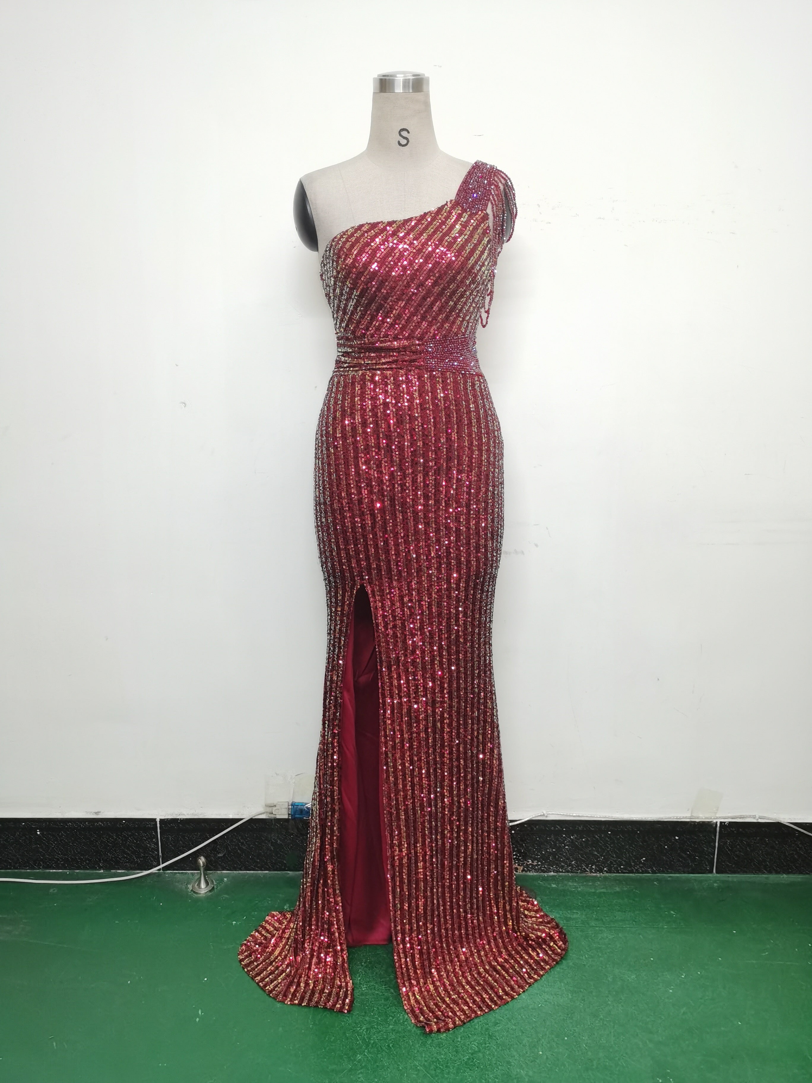 Women Beaded One Shoulder Slash Shoulder Split sequined evening dress 20