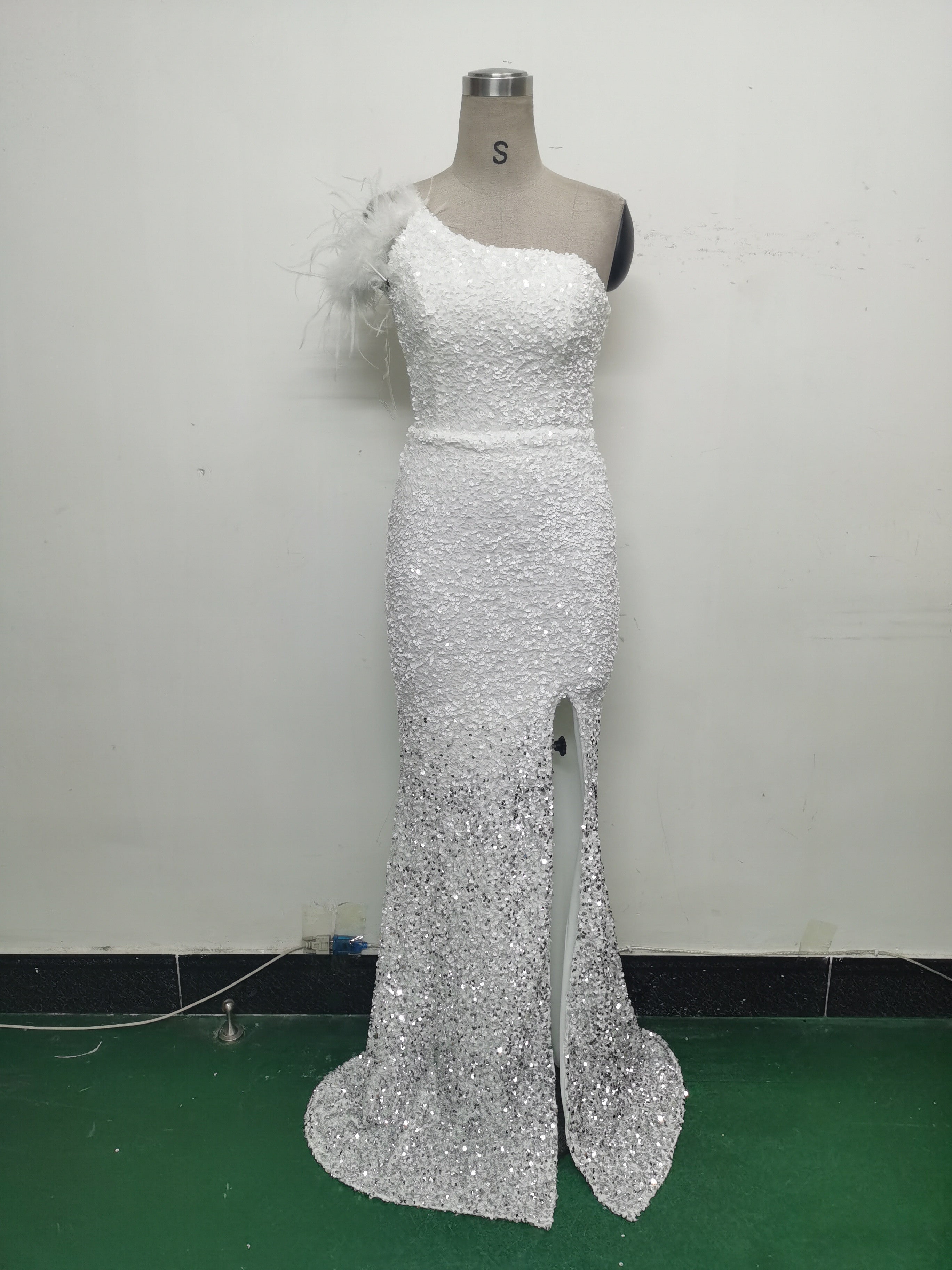 Women Gradient Velvet Bottom Beaded Ostrich Feather One Shoulder Slash Shoulder Slit Evening Dress 28