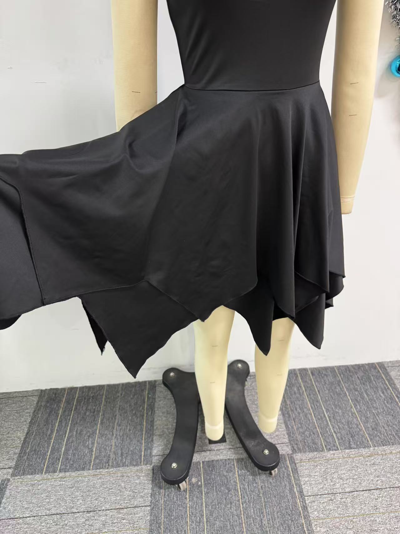 Women Elegant Irregular Strapless Dress 10